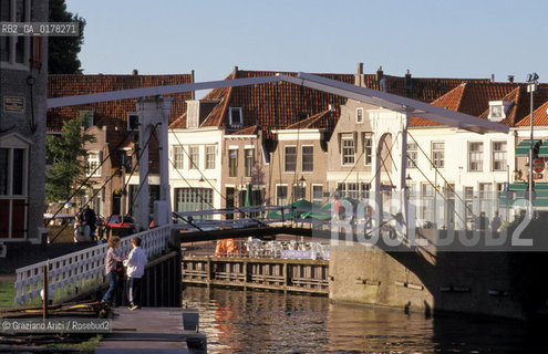 OLANDA , (NOORD-HOLLAND) ENKHUIZEN : CANALE  -  © 2002 Graziano Arici/Rosebud2 / PONTE / GEO