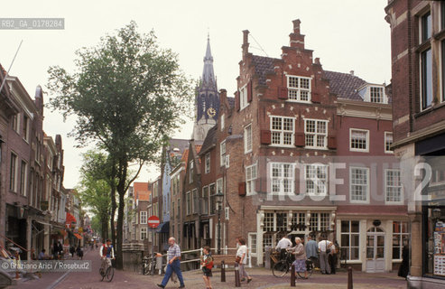 OLANDA , (ZUID-HOLLAND) DELFT : UNA STRADA DEL CENTRO  -  © 2002 Graziano Arici/Rosebud2  / GEO