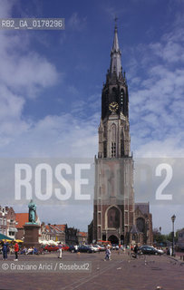 OLANDA , (ZUID-HOLLAND) DELFT : LA PIAZZA MARKT E LA CHIESA NIEUWE KERK  -  © 2002 Graziano Arici/Rosebud2  / GEO