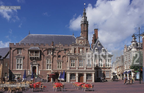 OLANDA , (NOORD-HOLLAND) HAARLEM : LA PIAZZA GROTE MARKT E LO STADHUIS -  © 2002 Graziano Arici/Rosebud2  / GEO