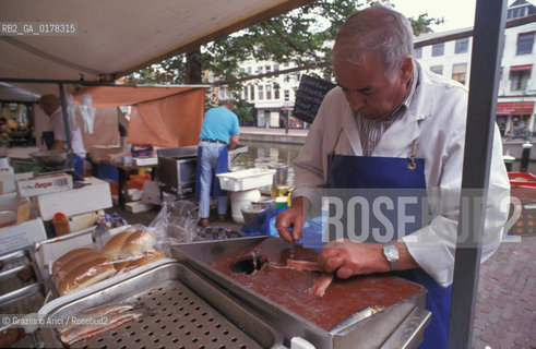 OLANDA , (ZUID-HOLLAND) LEIDA : NEGOZIO DI PESCE  -  © 2002 Graziano Arici/Rosebud2 / GASTRONOMIA / GEO