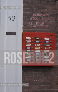 OLANDA , (ZUID-HOLLAND) LEIDA : CASA  -  © 2002 Graziano Arici/Rosebud2 / CAMPANELLI / GEO