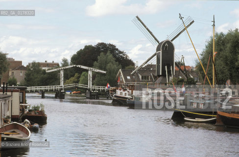 OLANDA , (ZUID-HOLLAND) LEIDA : PONTE E MULINO  -  © 2002 Graziano Arici/Rosebud2  / GEO