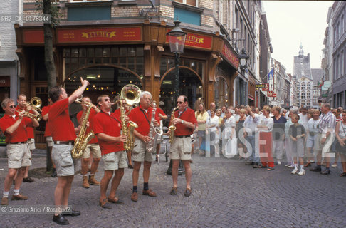 OLANDA , (LIMBURG) MAASTRICHT : FESTA PER LE STRADE DEL CENTRO   -  © 2002 Graziano Arici/Rosebud2 / BANDA / GEO