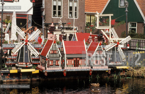 OLANDA , (NOORD-HOLLAND) MARKEN : MULINI A VENTO    -  © 2002 Graziano Arici/Rosebud2 / MULINO / GEO