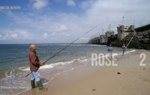 OLANDA , (ZEELAND) DIGA SULLOOSTERSCHELDE  : PESCA -  © 2002 Graziano Arici/Rosebud2 / GEO