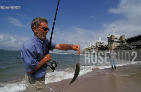 OLANDA , (ZEELAND) DIGA SULLOOSTERSCHELDE  : PESCA -  © 2002 Graziano Arici/Rosebud2 / GEO / PESCE