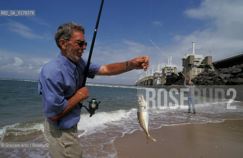 OLANDA , (ZEELAND) DIGA SULLOOSTERSCHELDE  : PESCA -  © 2002 Graziano Arici/Rosebud2 / GEO / PESCE