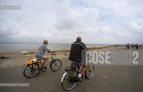 OLANDA , (ZEELAND) DIGA SULLOOSTERSCHELDE   -  © 2002 Graziano Arici/Rosebud2 / GEO / BICICLETTA