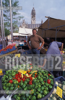 OLANDA , (ZEELAND) MIDDELBURG : IL MERCATO IN MARKTPLEIN  -  © 2002 Graziano Arici/Rosebud2 / GEO