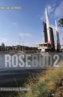 OLANDA , (ZEELAND) MIDDELBURG : CANALE  E PONTE  -  © 2002 Graziano Arici/Rosebud2 / GEO