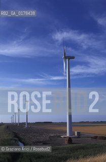 OLANDA , MULINO A VENTO PER LENERGIA EOLICA  -  © 2002 Graziano Arici/Rosebud2 / GEO