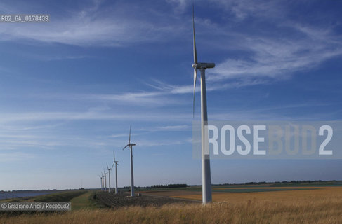 OLANDA , MULINO A VENTO PER LENERGIA EOLICA  -  © 2002 Graziano Arici/Rosebud2 / GEO