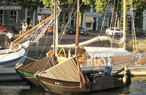 OLANDA , AMSTERDAM : CANALE  -  © 2002 Graziano Arici/Rosebud2 / BARCA / GEO