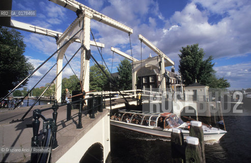 OLANDA , AMSTERDAM : IL CANALE AMSTEL -  © 2002 Graziano Arici/Rosebud2 / PONTE / GEO
