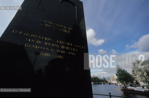 OLANDA , AMSTERDAM : LAPIDE IN RICORDO DELLOLOCAUSTO -  -  © 2002 Graziano Arici/Rosebud2 / EBREI / GEO
