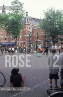 OLANDA , AMSTERDAM  : LA PIAZZA LEIDSEPLEIN   -  © 2002 GRAZIANO ARIC / GEO