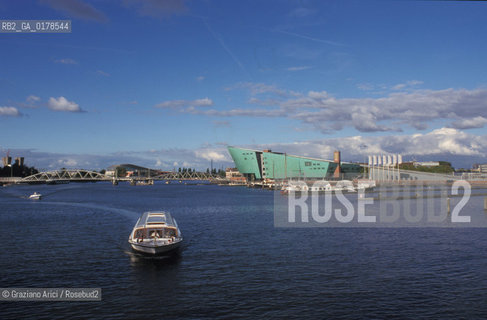 OLANDA , AMSTERDAM  : IL MUSEO NEW METROPOLIS DI RENZO PIANO   -  © 2002 Graziano Arici/Rosebud2 / ARCHITETTURA CONTEMPORANEA  / GEO