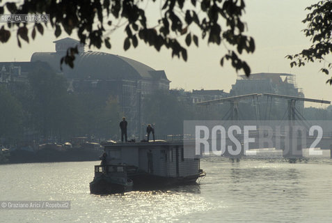OLANDA , AMSTERDAM  : IL CANALE AMSTEL -  © 2002 Graziano Arici/Rosebud2  / GEO