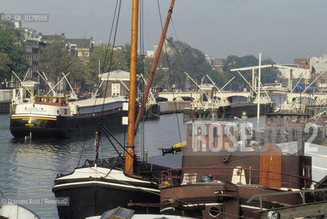 OLANDA , AMSTERDAM  : IL CANALE AMSTEL -  © 2002 Graziano Arici/Rosebud2  / GEO