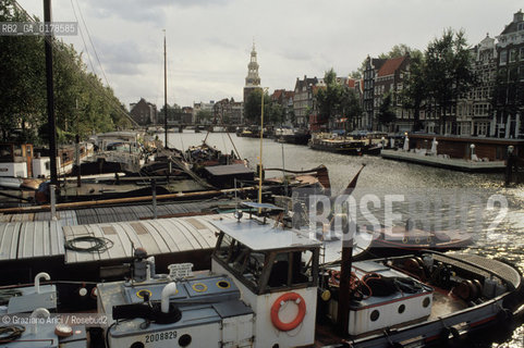OLANDA , AMSTERDAM  : IL CANALE OUDE SCHANS E LA MONTELBAANSTOREN -  © 2002 Graziano Arici/Rosebud2  / GEO,
