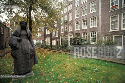 OLANDA , AMSTERDAM : IL BEGIJNHOF  -  © 2002 Graziano Arici/Rosebud2 / GEO / BEGHINE