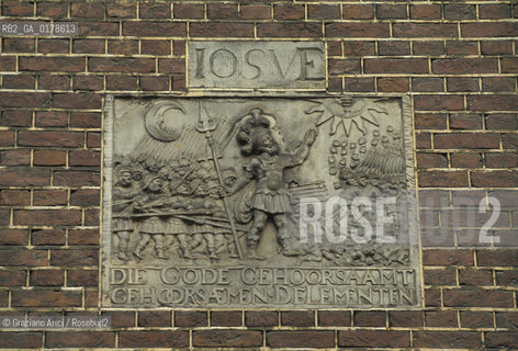 OLANDA , AMSTERDAM : GHETTO EBRAICO - BASSORILIEVO CON SCENA BIBBLICA  -  © 2002 Graziano Arici/Rosebud2 / GEO / EBREI