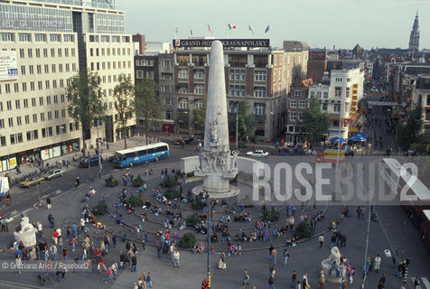 OLANDA , AMSTERDAM : LA PIAZZA DAMM  -  © 2002 Graziano Arici/Rosebud2 / GEO /