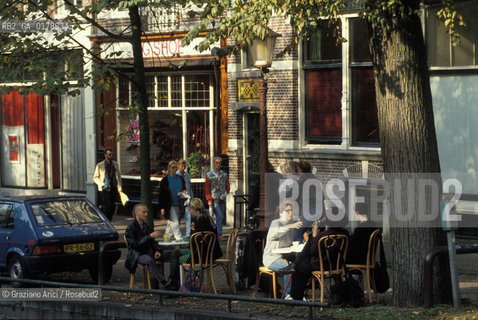 OLANDA , AMSTERDAM : UN CAFFE  -  © 2002 Graziano Arici/Rosebud2 / GEO /