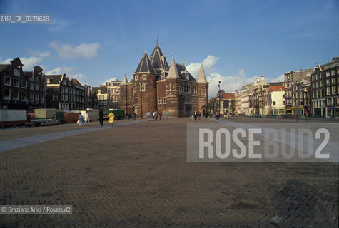 OLANDA , AMSTERDAM : IL WAAGE LA PIAZZA NIEUW MARKT   -  © 2002 Graziano Arici/Rosebud2 / GEO