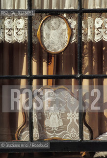 OLANDA , AMSTERDAM : FINESTRA  -  © 2002 Graziano Arici/Rosebud2 / GEO / MERLETTO