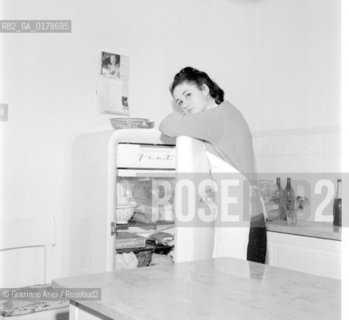 THE SINGER GIGLIOLA CINQUETTI AT HER HOME - VERONA - 1964 © ARCHIVIO Graziano Arici/Rosebud2  / MUSICA / CANTANTE / POP ROCK JAZZ