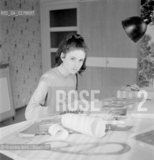 THE SINGER GIGLIOLA CINQUETTI AT HER HOME - VERONA - 1964 © ARCHIVIO Graziano Arici/Rosebud2  / MUSICA / CANTANTE / POP ROCK JAZZ