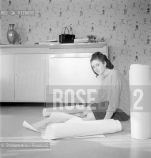 THE SINGER GIGLIOLA CINQUETTI AT HER HOME - VERONA - 1964 © ARCHIVIO Graziano Arici/Rosebud2  / MUSICA / CANTANTE / POP ROCK JAZZ