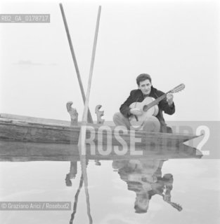 THE POP SINGER AND COMPOSER PINO DONAGGIO - 196? © ARCHIVIO Graziano Arici/Rosebud2  / MUSICA LEGGERA / POP ROCK / CANTANTE / COMPOSITORE