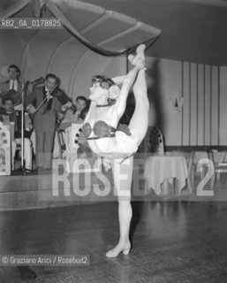 THE DANCER MARIANNA RASOW IN LAUSANNE - 1949 - © ARCHIVIO Graziano Arici/Rosebud2  / TEATRO VARIETA / BALLERINO / BALLO