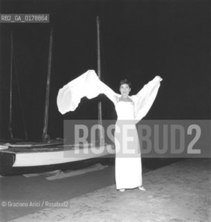 THE DANCER AND SINGER ZIZI JEANMARIE AT THE XXI INTERNATIONAL FILM FESTIVAL IN VENICE LIDO - 1960 - © ARCHIVIO Graziano Arici/Rosebud2  / TEATRO / VARIETA / BALLETTO / BALLERINO / MUSICA / CANTANTE POP / MOSTRA DEL CINEMA / FILM UN, DEUX,TROIS,QUATRE... REGIA DI T.YOUNG