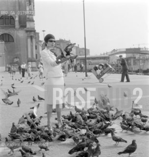 THE DANCER AND SINGER ZIZI JEANMARIE  IN VENICE - 1960 - © ARCHIVIO Graziano Arici/Rosebud2  / TEATRO / VARIETA / BALLETTO / BALLERINO / MUSICA / CANTANTE POP
