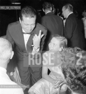 THE COUNT RUDY CRESPI WITH GAIA PALLAVICINI AT VENICE LIDO - 1955 - © ARCHIVIO Graziano Arici/Rosebud2  / NOBILTA / CONTE