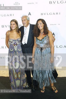 04/09/02 - 59. INTERNATIONAL FILM FESTIVAL IN VENICE - AMFAR GALA - THE FASHION STYLIST OTTAVIO MISSONI WITH ANGELA AND MARGHERITA MISSONI  ©Graziano Arici/Rosebud2 / CINEMA / MODA / STILISTA