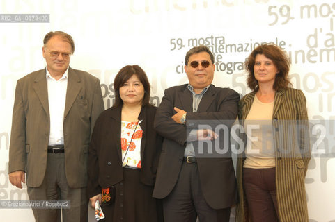 29/08/2002 - 59. INTERNATIONAL FILM FESTIVAL IN VENICE LIDO - THE CONTROCORRENTE JURY : FROM LEFT KLAUS EDER, PEGGY CHIAO, GHASSAN KHALEK , CATHERINE BREILLAT - 2002  ©Graziano Arici/Rosebud2 / FIORE - MOSTRA DEL CINEMA / GIURIA