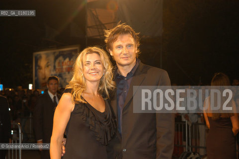 01/09/02 - 59. INTERNATIONAL FILM FESTIVAL IN VENICE LIDO - THE ACTOR LIAM NEESON WITH THE ACTRESS DEBRA HUNGER - FILM K-19:THE WIDOWMAKER - © 2002 Graziano Arici/Rosebud2 - MOSTRA