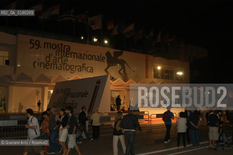 01/09/02 - 59. INTERNATIONAL FILM FESTIVAL IN VENICE LIDO - THE PALACE OF THE FESTIVAL - © 2002 Graziano Arici/Rosebud2 - MOSTRA DEL CINEMA / PALAZZO.