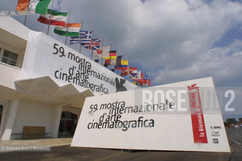 29/08/2002 -  THE PALACE OF THE 59. INTERNATIONAL FILM FESTIVAL IN VENICE LIDO  - 2002  ©Graziano Arici/Rosebud2 / FIORE/ FIORE / MOSTRA DEL CINEMA /  PALAZZO