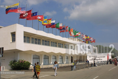 29/08/2002 -  THE PALACE OF THE 59. INTERNATIONAL FILM FESTIVAL IN VENICE LIDO  - 2002  ©Graziano Arici/Rosebud2 / FIORE/ FIORE / MOSTRA DEL CINEMA /  PALAZZO