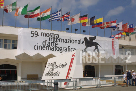 29/08/2002 -  THE PALACE OF THE 59. INTERNATIONAL FILM FESTIVAL IN VENICE LIDO  - 2002  ©Graziano Arici/Rosebud2 / FIORE/ FIORE / MOSTRA DEL CINEMA /  PALAZZO