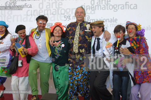 07/09/02 - 59. INTERNATIONAL FILM FESTIVAL IN VENICE LIDO - THE DOCTOR HUNTER PATCH ADAMS  - FILM CLOWN IN KABUL  - © 2002 Graziano Arici/Rosebud2 /FIORE  - MOSTRA DEL CINEMA / MEDICO .07/09/02 - 59. INTERNATIONAL FILM FESTIVAL IN VENICE LIDO - THE DOCTOR HUNTER PATCH ADAMS  - FILM CLOWN IN KABUL  - © 2002 ERREBI/FIORE  - MOSTRA DEL CINEMA / MEDICO .