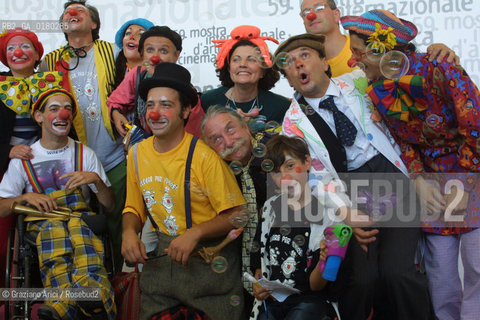 07/09/02 - 59. INTERNATIONAL FILM FESTIVAL IN VENICE LIDO - THE DOCTOR HUNTER PATCH ADAMS  - FILM CLOWN IN KABUL  - © 2002 Graziano Arici/Rosebud2 /FIORE  - MOSTRA DEL CINEMA / MEDICO .