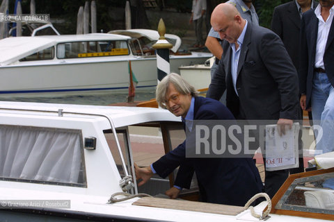 01/09/02 - 59. INTERNATIONAL FILM FESTIVAL IN VENICE LIDO - THE POLITICIAN AND ART HISTORIAN VITTORIO SGARBI - © 2002 Graziano Arici/Rosebud2  - MOSTRA DEL CINEMA / POLITICO / STORICO DELLARTE.