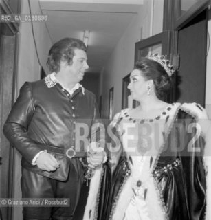 THE OPERA SINGER MONTSERRAT CABALLE WITH THE OPERA SINGER GIANNI RAIMONDI AT THE LA FENICE THEATRE - VENICE - 1971 © ARCHIVIO Graziano Arici/Rosebud2  / MUSICA  / CANTANTE / MUSICA LIRICA / OPERA  ROBERTO DEVEREUX/ TEATRO LA FENICE